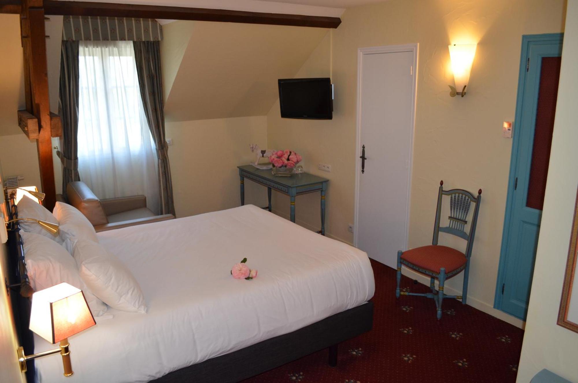 Logis Hotel Auberge Du Cheval Blanc Yvoy-le-Marron Экстерьер фото