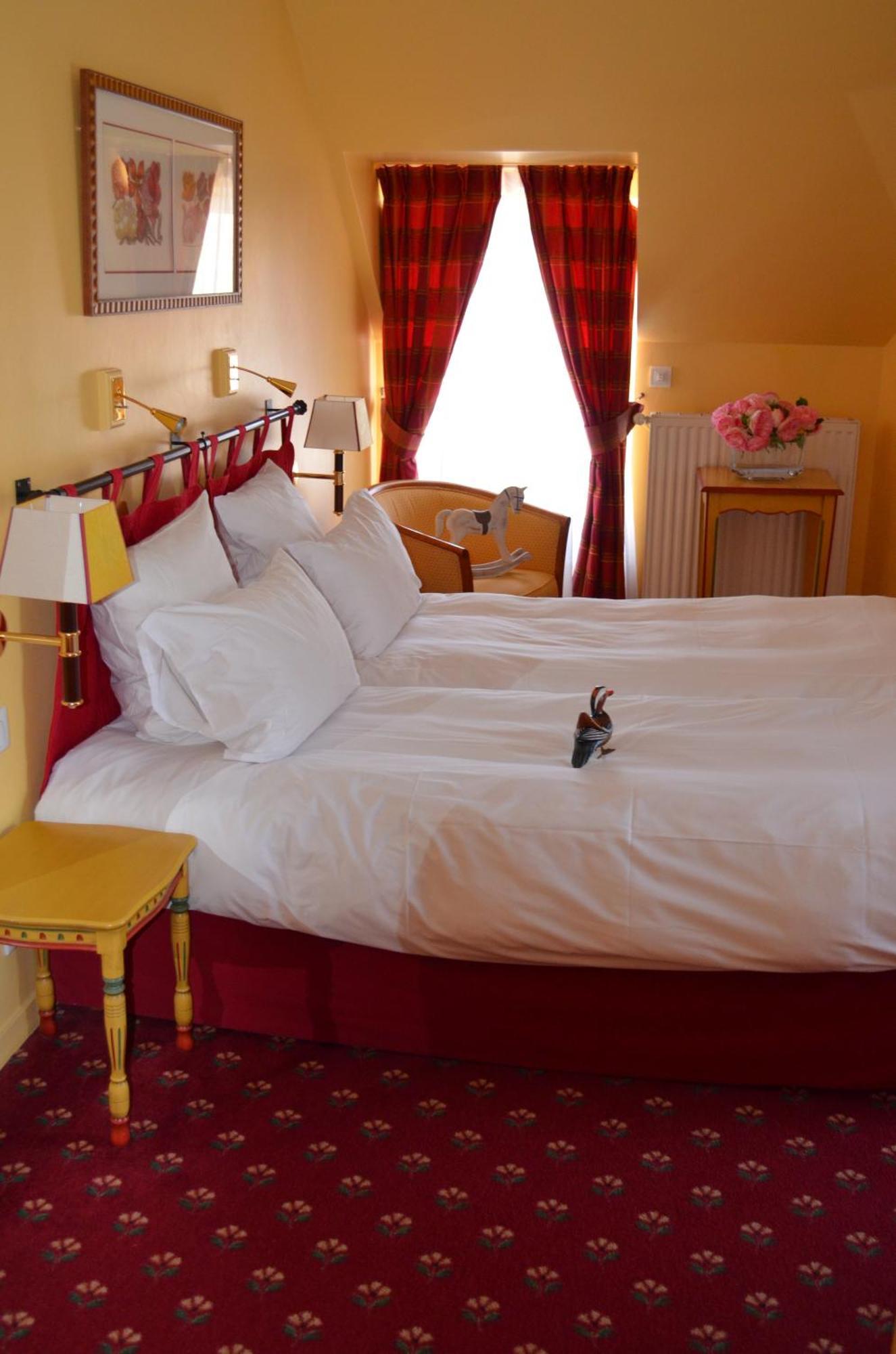 Logis Hotel Auberge Du Cheval Blanc Yvoy-le-Marron Экстерьер фото