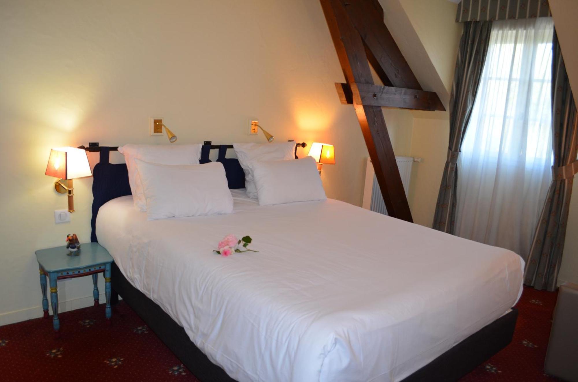 Logis Hotel Auberge Du Cheval Blanc Yvoy-le-Marron Экстерьер фото